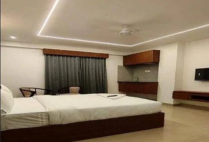 Deluxe Room with Kitchen at Hotel Royal Luxe, queen bed view