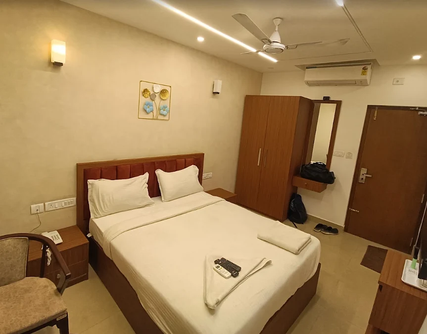 Deluxe Double room at Hotel Royal Luxe in warm tones
